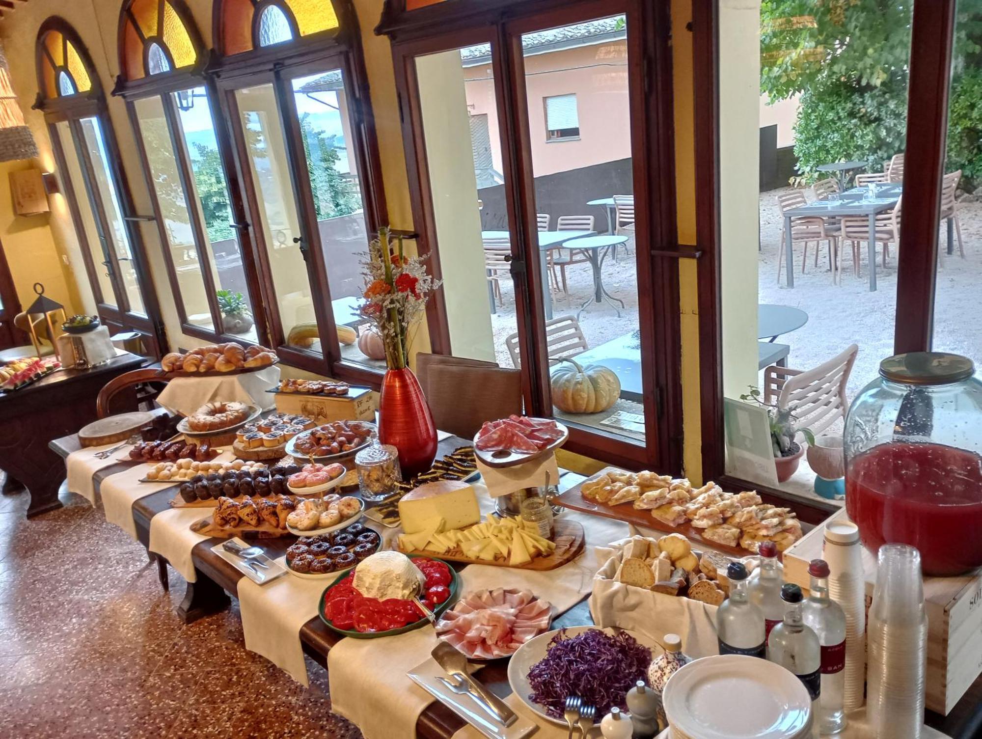 Le Residenze Appartement Chianni Buitenkant foto